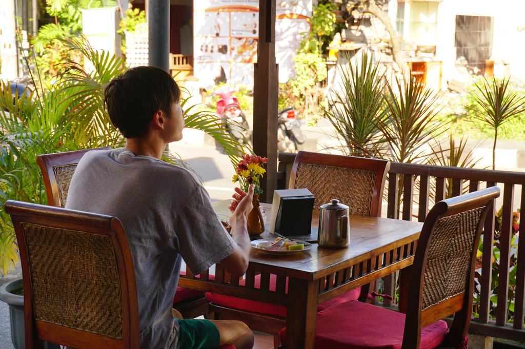 Yulia 2 Homestay Sanur ภายนอก รูปภาพ