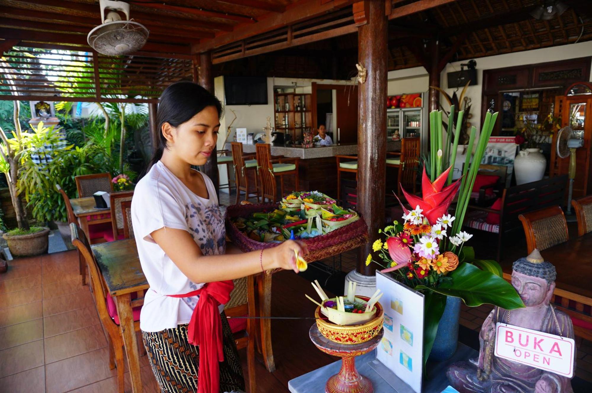 Yulia 2 Homestay Sanur ภายนอก รูปภาพ