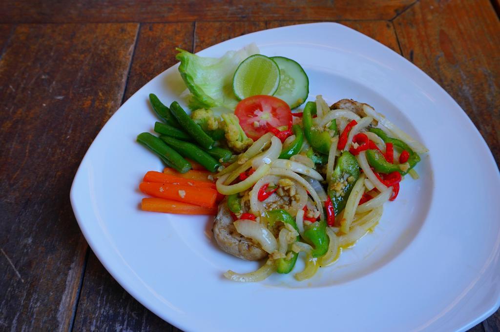 Yulia 2 Homestay Sanur ภายนอก รูปภาพ