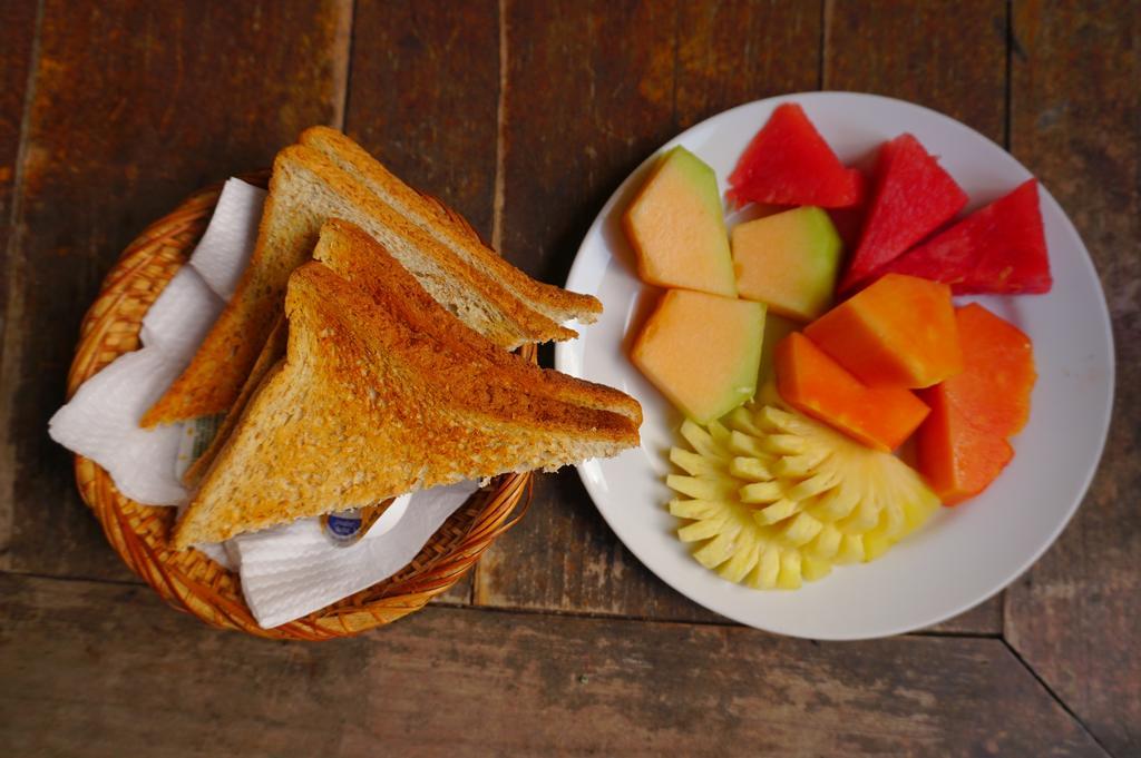 Yulia 2 Homestay Sanur ภายนอก รูปภาพ